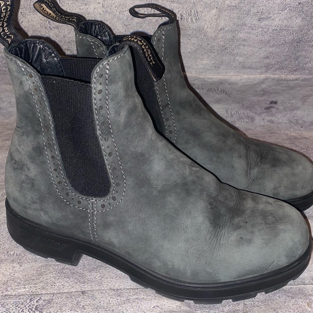 Blundstone Chelsea Boot in Gray Suede - Women's Pull-On Ankle Boots